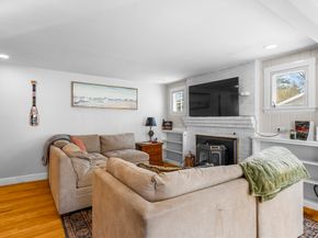 10 Beach Rd, Pembroke MA 02359