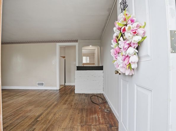 117 Pine St, Holbrook MA 02343