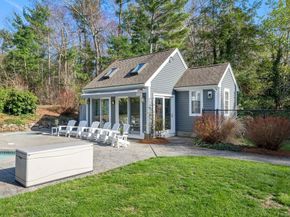 35 Pokanoket Ln, Marshfield MA 02050