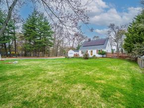 786 E Ashland St, Brockton MA 02302