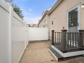 110 Coolidge Hill Rd 2, Watertown MA 02472