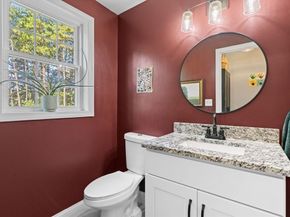 17 Pond Edge Trl, Wareham MA 02571