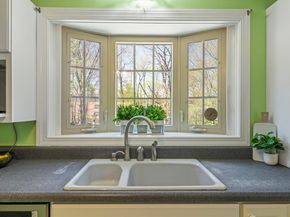 33 Hapgood Rd, Worcester MA 01605