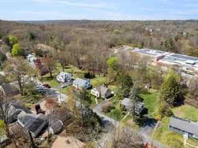 33 Hapgood Rd, Worcester MA 01605