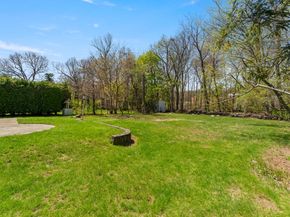 33 Hapgood Rd, Worcester MA 01605