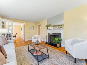 33 Hapgood Rd, Worcester MA 01605