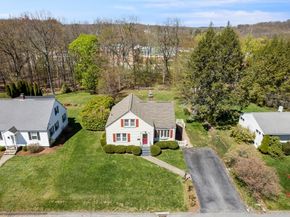 33 Hapgood Rd, Worcester MA 01605