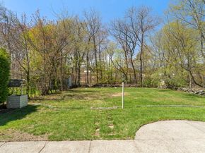 33 Hapgood Rd, Worcester MA 01605