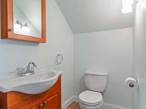 33 Hapgood Rd, Worcester MA 01605