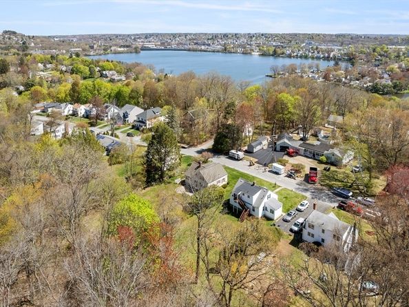 33 Hapgood Rd, Worcester MA 01605