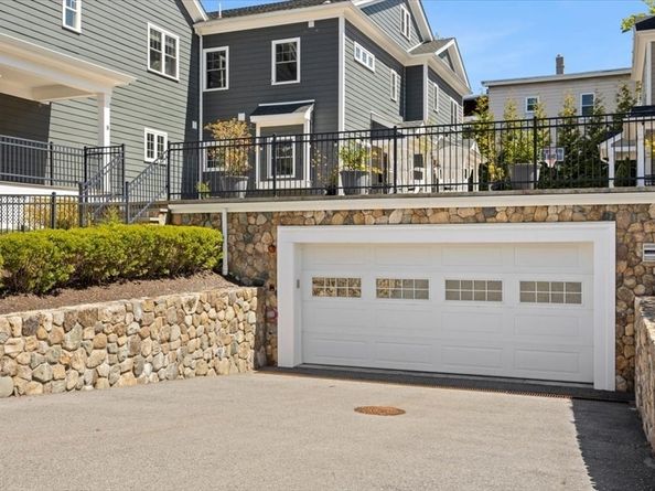 20 Dalby St 20, Newton MA 02458