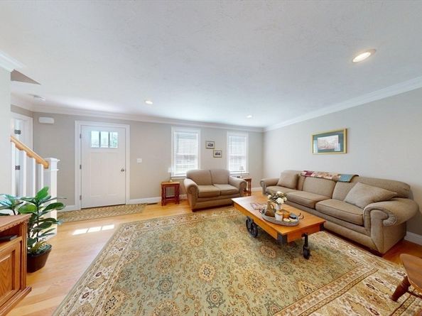 287 Wareham, Middleboro MA 02346