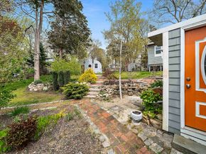 13 Atwood St, Kingston MA 02364