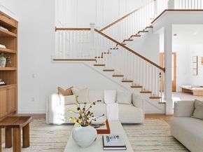 8 Priscilla Ln, Winchester MA 01890