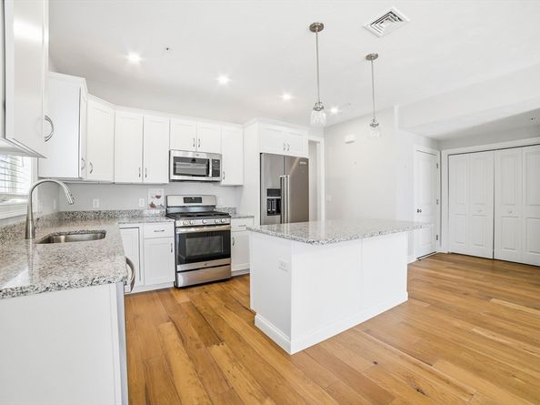 707 Southwood Ln 707, Clinton MA 01510
