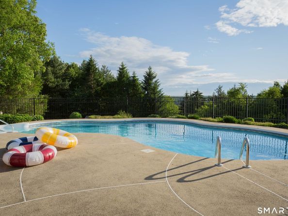 132 Merrimac Drive, Trumbull CT 06611