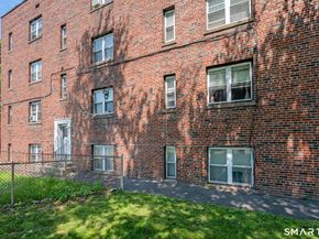 305 Parrott Avenue, Bridgeport CT 06606