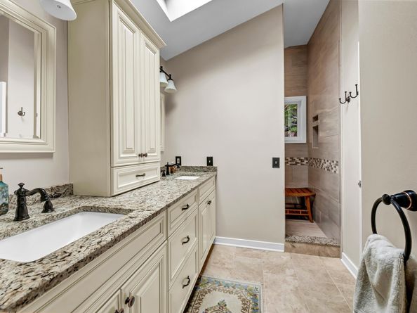 26 Cove Road, Brookfield CT 06804