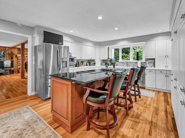 26 Cove Road, Brookfield CT 06804