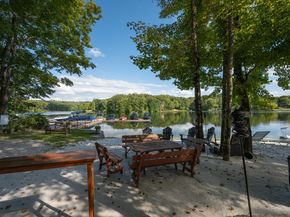 26 Cove Road, Brookfield CT 06804