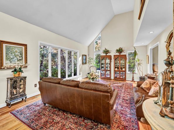 26 Cove Road, Brookfield CT 06804