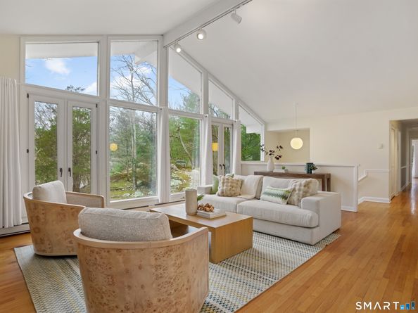 25 Riverbank Drive, Stamford CT 06903