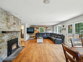 68 Old Dike Road, Trumbull CT 06611