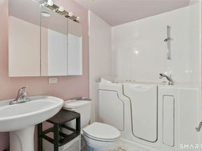 59 Courtland Avenue APT 2T, Stamford CT 06902