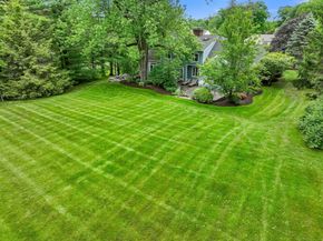 7 Jackson Court, Ridgefield CT 06877