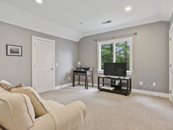 7 Jackson Court, Ridgefield CT 06877