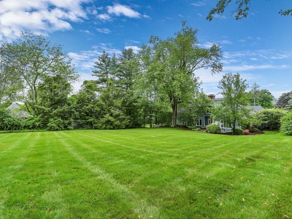 7 Jackson Court, Ridgefield CT 06877