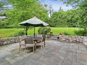 7 Jackson Court, Ridgefield CT 06877