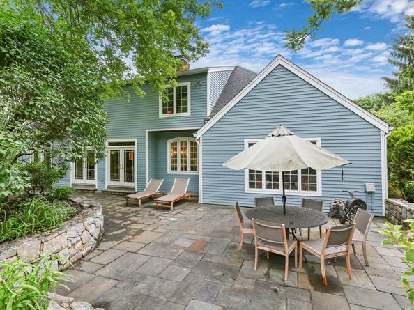 7 Jackson Court, Ridgefield CT 06877