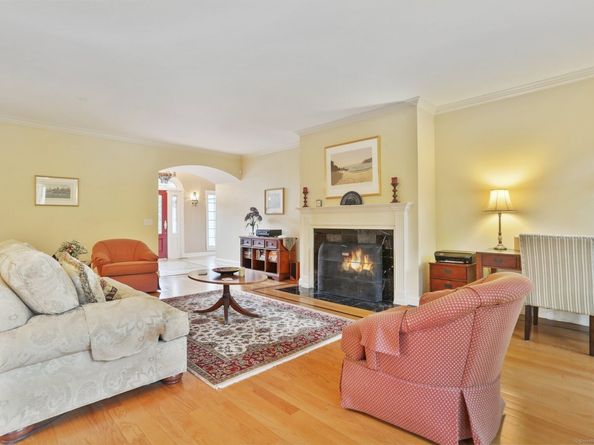 7 Jackson Court, Ridgefield CT 06877