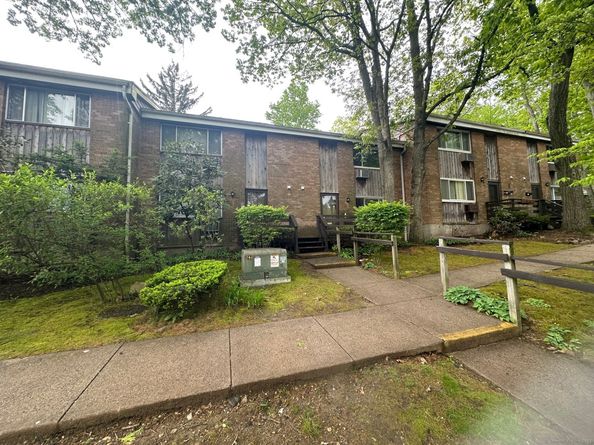 200 Woodmont Avenue APT 100, Bridgeport CT 06606