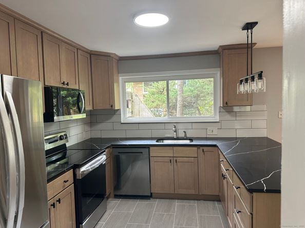 200 Woodmont Avenue APT 100, Bridgeport CT 06606