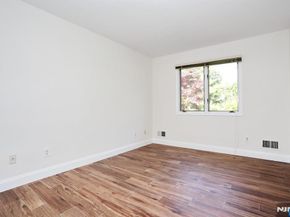 517 Pine Hill Road, Leonia NJ 07605