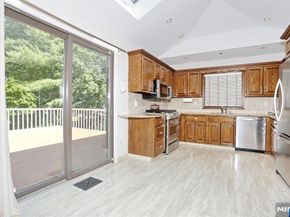 517 Pine Hill Road, Leonia NJ 07605