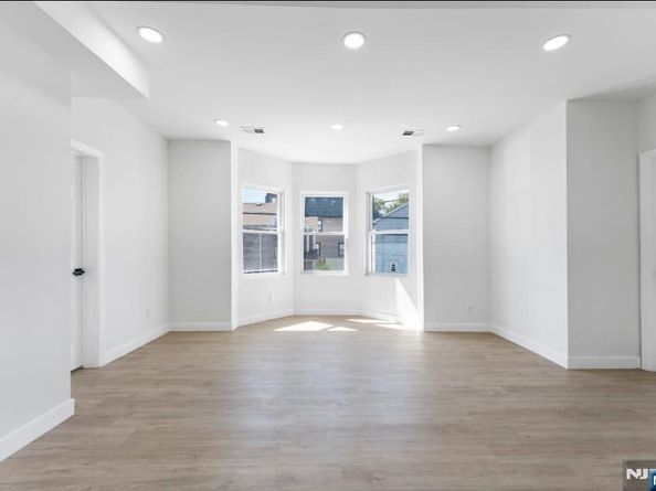 437 Bramhall Avenue, Jersey City NJ 07304