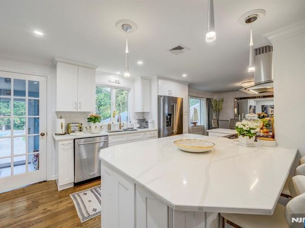 181 Lakeview Avenue, Leonia NJ 07605