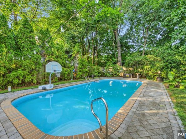 181 Lakeview Avenue, Leonia NJ 07605