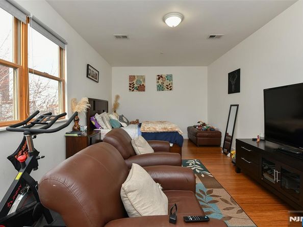 1957 Kennedy Boulevard, Jersey City NJ 07305