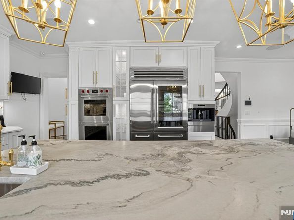 1096 Briar Way, Fort Lee NJ 07024