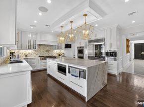 1096 Briar Way, Fort Lee NJ 07024