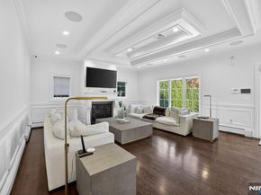 1096 Briar Way, Fort Lee NJ 07024