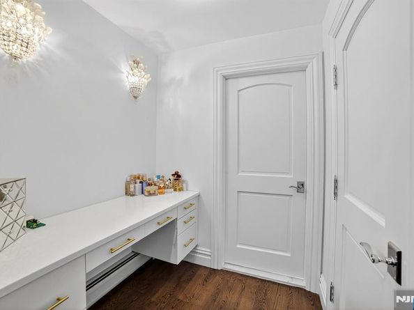 1096 Briar Way, Fort Lee NJ 07024