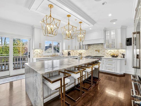 1096 Briar Way, Fort Lee NJ 07024