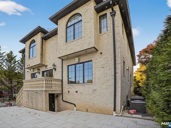 1096 Briar Way, Fort Lee NJ 07024