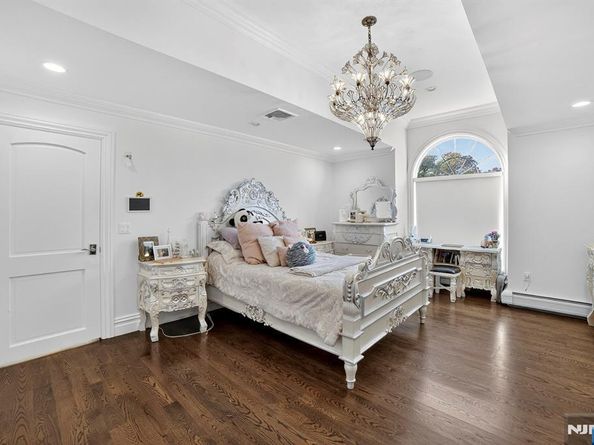 1096 Briar Way, Fort Lee NJ 07024