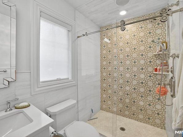 1096 Briar Way, Fort Lee NJ 07024